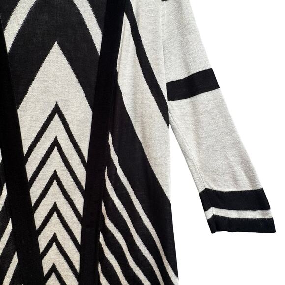 Travelers Chico's Open Front Cardigan Women S Ivory Black Geometric Chevron - Picture 2 of 7